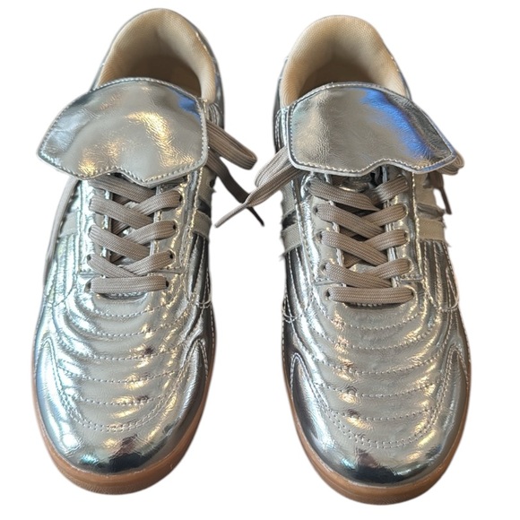 Steve Madden Madrid Silver Low Top Sneakers Size 10M NWOB - Picture 3 of 12